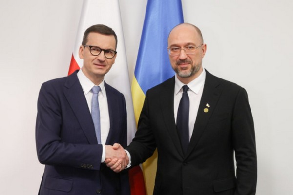 Шмыгаль и Моравецкий обсудили возможность восстановления украинского экспорта