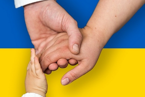 Международная помощь украинским переселенцам: как оформить выплаты онлайн