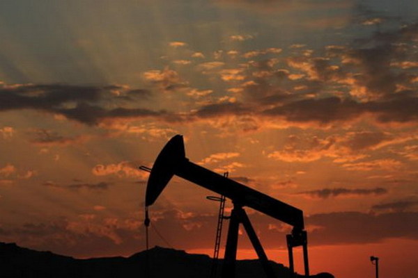 Мировые цены на нефть резко рухнули – в чем причина