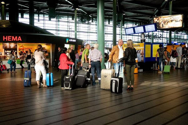 Европейские аэропорты не справляются с потоком туристов – что происходит