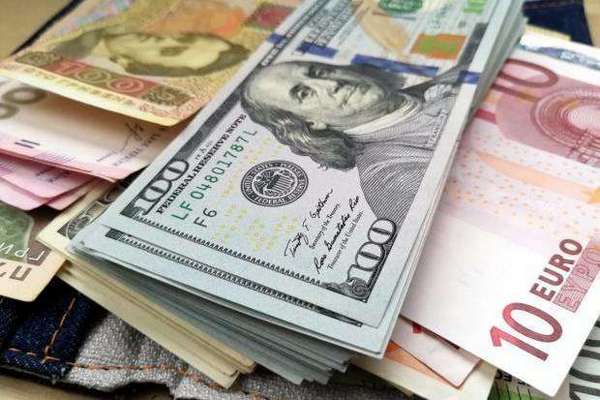 Доллар, налоги, пенсии: что ждет украинцев на следующей неделе
