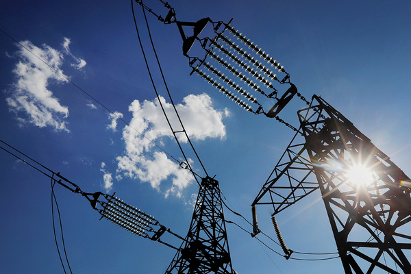 Вернули свет 20 тыс. украинцев: энергетики отремонтировали сети в Донецкой области