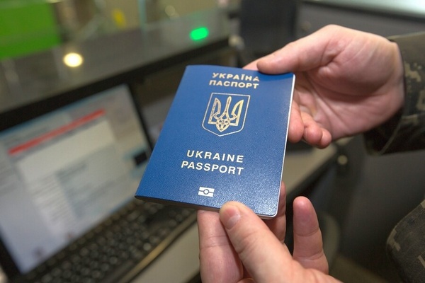 ID-карты и загранпаспорта для украинцев будут производить в Польше