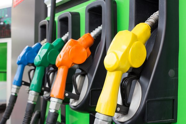 Курс доллара вырос: в Минэкономики сообщили, что будет с ценами на бензин