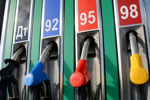 Цены рухнули ниже психологической отметки – какое топливо резко подешевело на АЗС