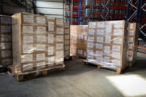 Фонд Рината Ахметова передал на Полтавщину 1,8 тысячи продуктовых наборов для переселенцев