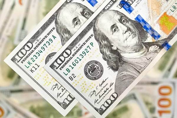 Доллар не сбавляет обороты: сколько стоит валюта на черном рынке