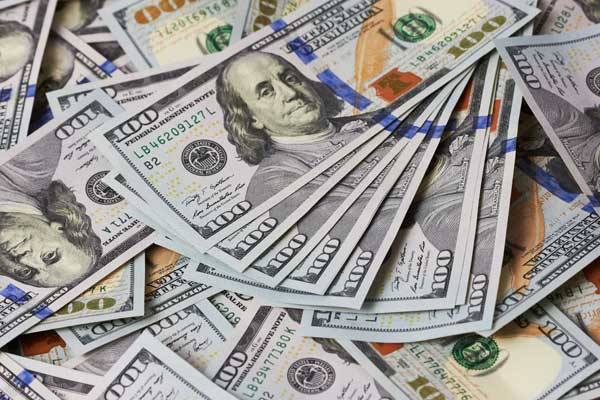 Доллар в обменниках продолжает дешеветь: сколько стоит валюта 2 августа
