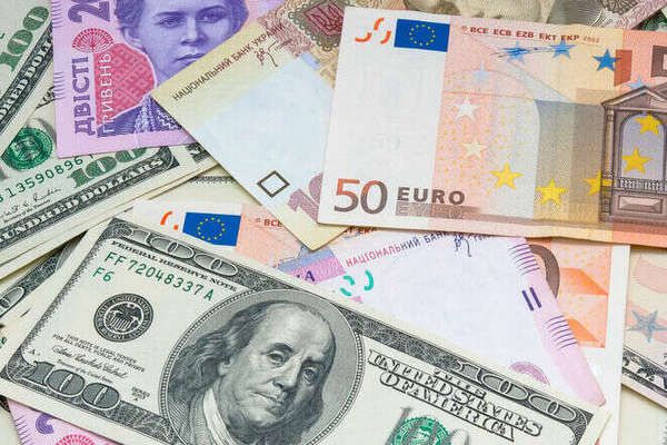 НБУ повысил официальный курс евро: что происходит на рынке валют в конце августа