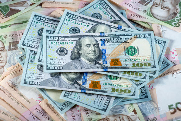 Доллар в Украине превысил отметку в 42 грн: сколько стоит валюта в обменниках и банках 19 сентября