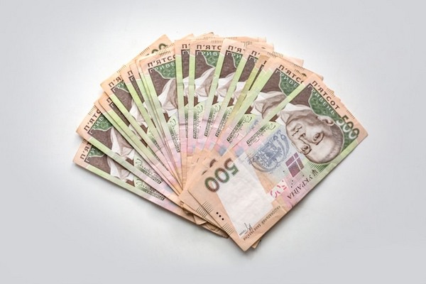 В правительстве решили выплатить украинцам пособие по 1200 гривен: кто уже получает деньги