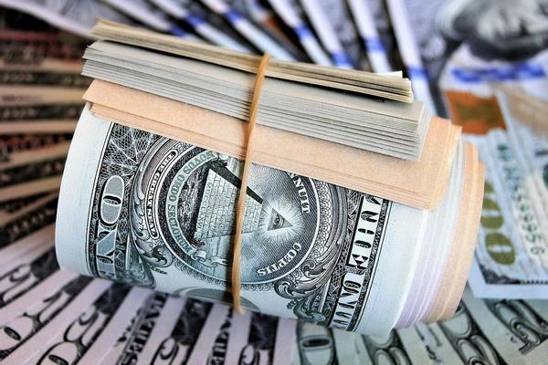 Курс доллара в Украине вторые сутки превышает 43 гривны: в каких банках выгоднее купить валюту