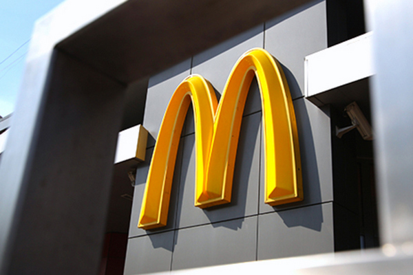 McDonald’s открыл залы для посетителей в 10 ресторанах Киева: названы адреса