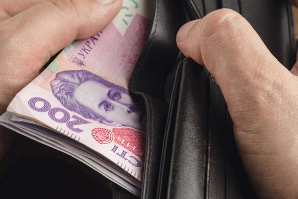 Надбавки к пенсии в октябре: кому из украинцев выплатят дополнительные 300 грн