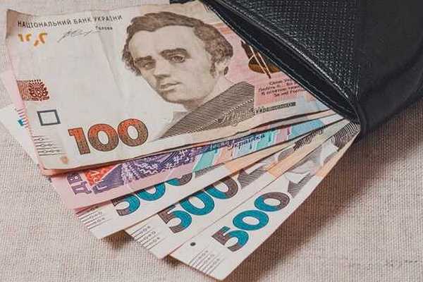 Украинцам начали выплачивать по 2200 грн: кто может получить деньги