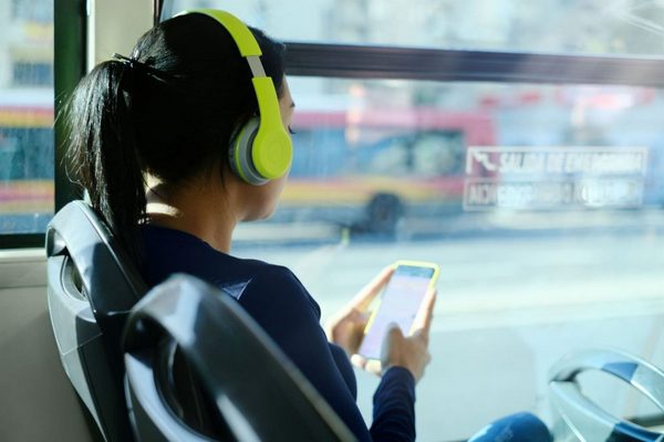 В автобусах и маршрутках больше не будет музыки: запрет на музыку в общественном транспорте вступил в силу