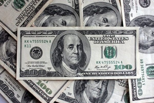 Массовый “банкопад“ и новый потолок для курса доллара: эксперт дал прогноз на следующий год