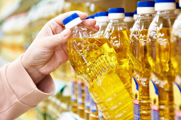В Украине снова повысилась стоимость подсолнечного масла: супермаркеты обновили ценники