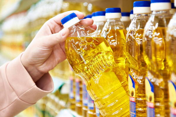В Украине стремительно дорожает подсолнечное масло: названа основная причина роста цен