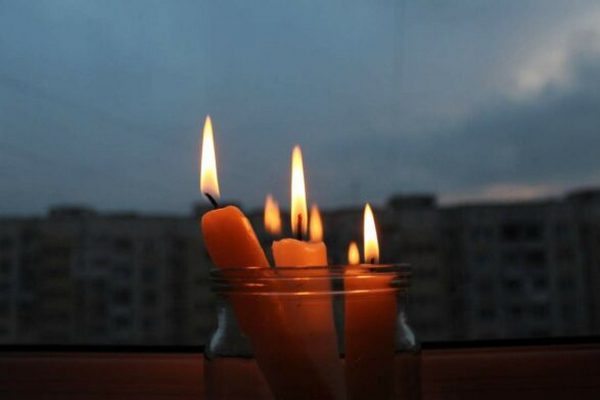 Киев переводят на новые графики отключения электроэнергии: сколько теперь жители столицы будут без света