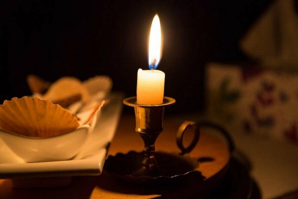 Отключения электроэнергии: жителям Киева сообщили, куда обращаться, если света нет больше 5 часов