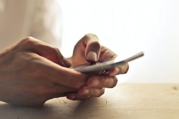В Украине появилось мобильное приложение, которое сообщает об отключениях света: как скачать на свой смартфон