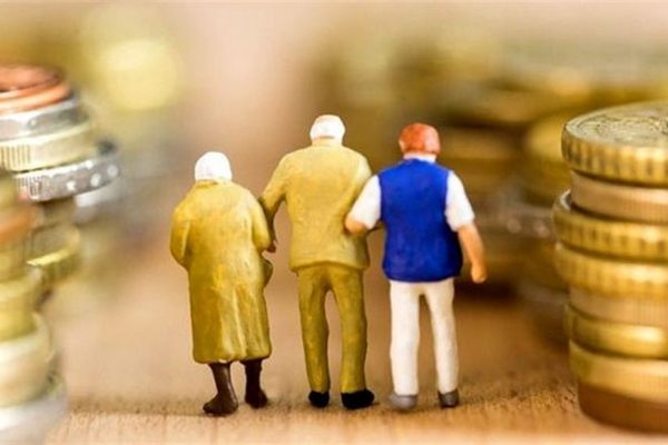 Украинцам перечислят пенсии в новом году: кто получит наименьшие надбавки