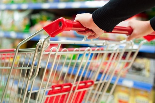 В украинских супермаркетах перед Новым годом продают опасные фальсификаты: как распознать некачественные продукты