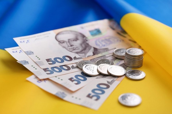 Украинцам начнут выплачивать новое пособие: кто может получить 2200 грн