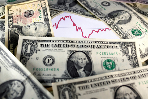 Курс доллара изменится: украинцам посоветовали, в какой валюте лучше хранить сбережения