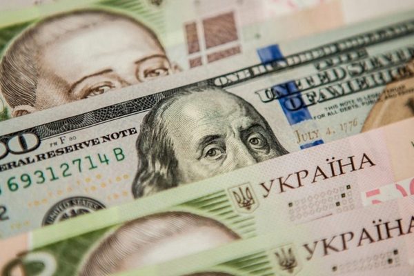 Блэкаут и курс доллара: украинцам рассказали, что произойдёт с гривной в случае длительного отсутствия электричества