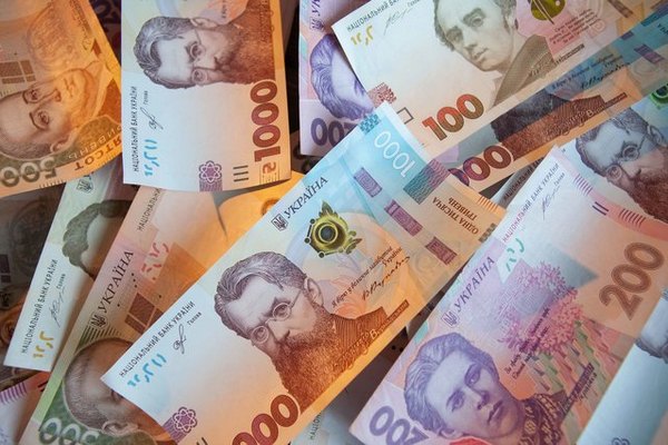 Некоторым украинцам выплатят по 16 000 грн: кто сможет получить помощь