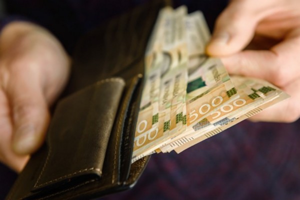 В Украине вырастут зарплаты у дефицитных специалистов: кто может рассчитывать на прибавку