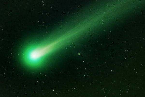 К Земле на бешеной скорости летит необычная зеленая комета: ее появление было предсказано писателем-фантастом еще в 1951 году