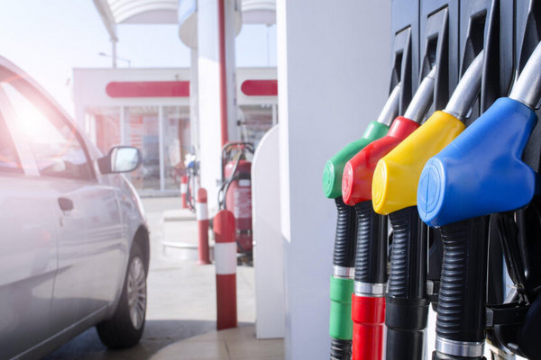 АЗС установили новые цены: сколько стоят бензин и дизель