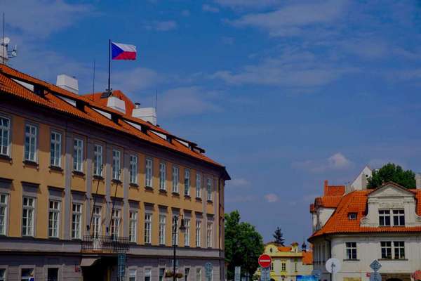 В Чехии ввели новые правила для украинских беженцев: как продлить срок пребывания в стране и выплаты