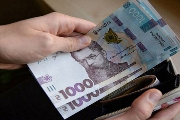 Украинским семьям дадут помощь до 33 тысяч гривен: как получить деньги