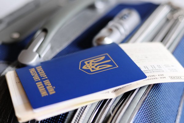 В Украине изменили процедуру оформления загранпаспорта: кому пора заменить документ