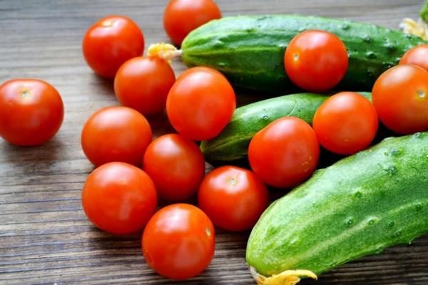 Цены на помидоры и огурцы стали заоблачными: стало известно, когда овощи подешевеют