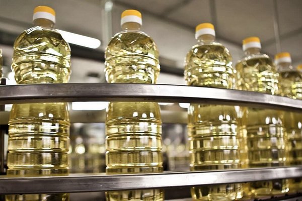 В Украине рекордно подорожало подсолнечное масло: производители прогнозируют дальнейший рост цен на продукт