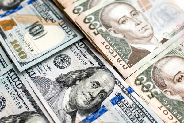 Пора покупать доллары: стало известно, каким будет курс валюты в апреле