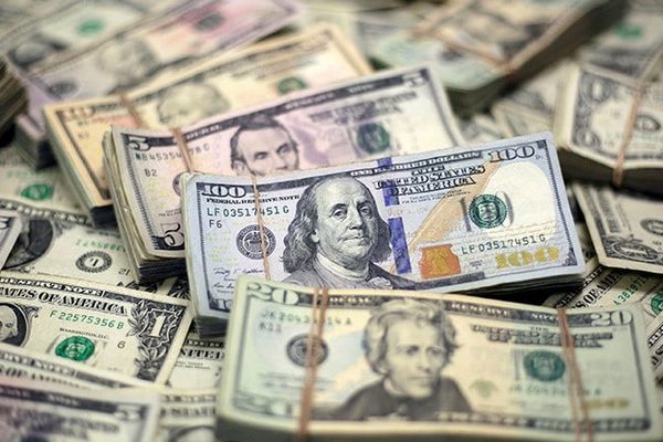 Доллар и евро подорожали перед выходными: как украинцы могут заработать на курсе валют