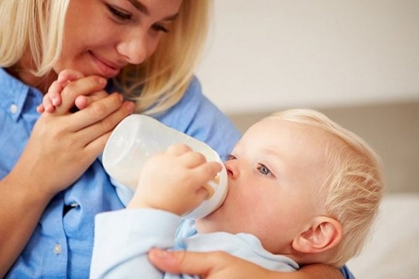 Як відлучити дитину від грудного годування?