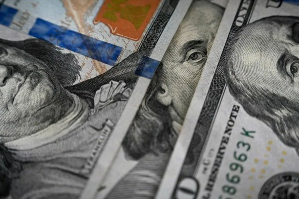 Доллар будет дешеветь: эксперты рассказали, сколько будет стоить валюта к началу лета
