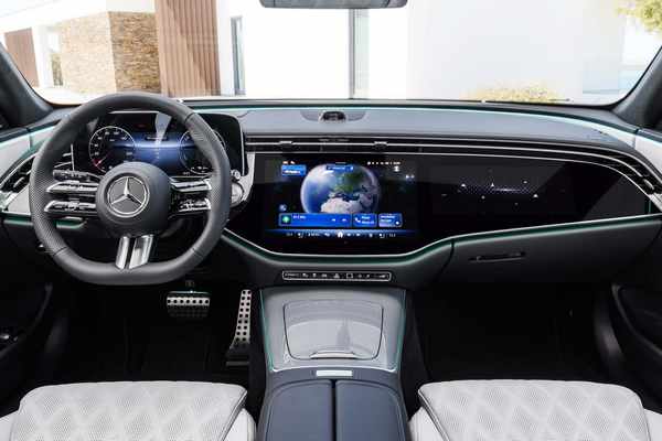 Mercedes представил новый универсал E-Class: все подробности