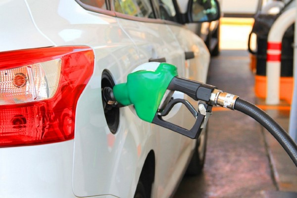 Цены на бензин в Украине достигли исторического минимума
