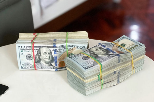 Доллар или гривна: названа самая выгодная валюта для размещения на депозитах