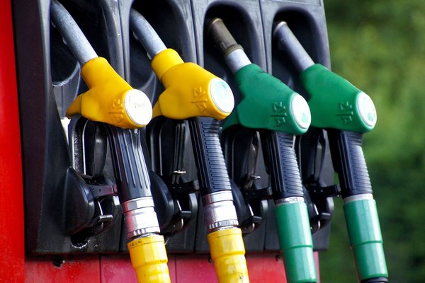 Бензин за 60 грн/л: эксперт сообщил, когда АЗС поднимут цены