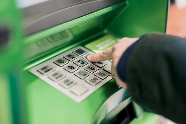 В НБУ рассказали, что делать, если банкомат не выдал списанные с карты деньги