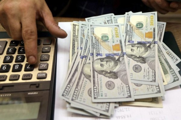 В Украине отменят фиксированный курс доллара: в НБУ назвали главное условие